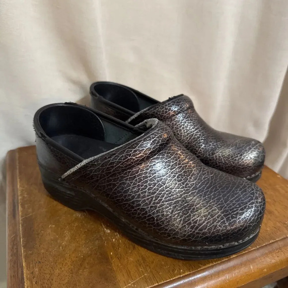 Dansko EU 36 US 5.5 Clogs Leather Metallic Gray Professional Comfort Shoes Nurse - Picture 10 of 11